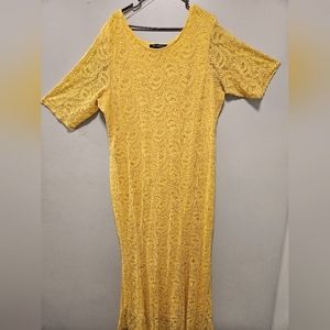 Yellow laced plus size  mermaid style dress.
